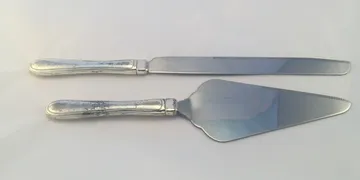 Plain Cake and Knife Set with Dimensions